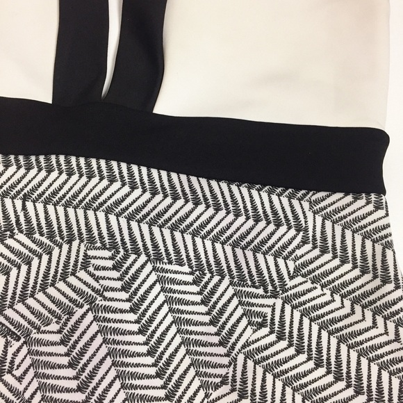 ❌SOLD E - Missguided Deep V-Neck Halter Bodycon Dress - Picture 4 of 7